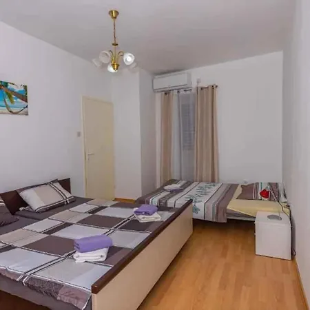 In 42253 Apartment *